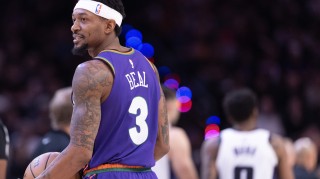 起飞？美记：密切关注！快船有机会签下比尔并迎回最后一舞的保罗